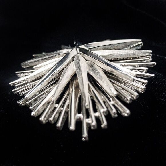 VTG Signed Trifari Atomic Starburst Silvertone Brooch - Picture 3 of 8